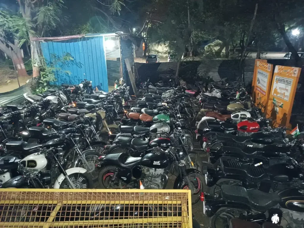 नागपूरच्या फुटाळा तलाव परिसरात 54 बुलेट गाड्या जप्त 3 नागपूरच्या फुटाळा तलाव परिसरात 54 बुलेट गाड्या जप्त