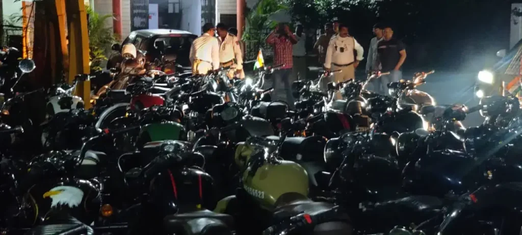 नागपूरच्या फुटाळा तलाव परिसरात 54 बुलेट गाड्या जप्त 5 नागपूरच्या फुटाळा तलाव परिसरात 54 बुलेट गाड्या जप्त
