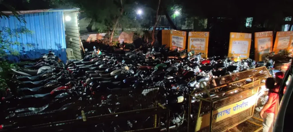 नागपूरच्या फुटाळा तलाव परिसरात 54 बुलेट गाड्या जप्त 7 नागपूरच्या फुटाळा तलाव परिसरात 54 बुलेट गाड्या जप्त