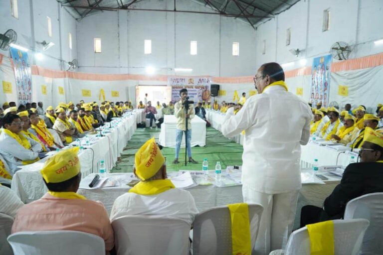 समाजात वितृष्ट निर्माण करणाऱ्या मनोज जरांगे यांना अटक करा 1 समाजात वितृष्ट निर्माण करणाऱ्या मनोज जरांगे यांना अटक करा