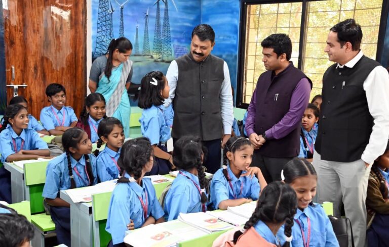 दर्जेदार गुणवत्तेबाबत केंद्रीय शिक्षणसहसचिवांकडून मनपाच्या शाळेचे कौतुक 1 दर्जेदार गुणवत्तेबाबत केंद्रीय शिक्षणसहसचिवांकडून मनपाच्या शाळेचे कौतुक