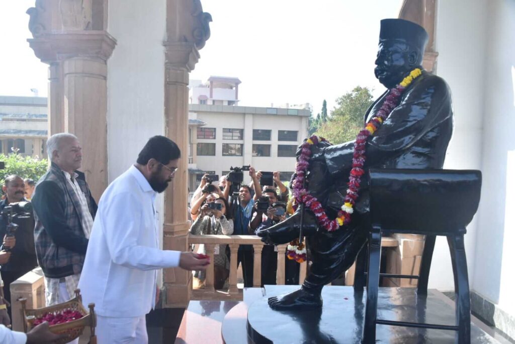 शिंदे गटाच्या आमदारांचे “संघ-बौद्धिक” ? 3 शिंदे गटाच्या आमदारांचे “संघ-बौद्धिक” ?