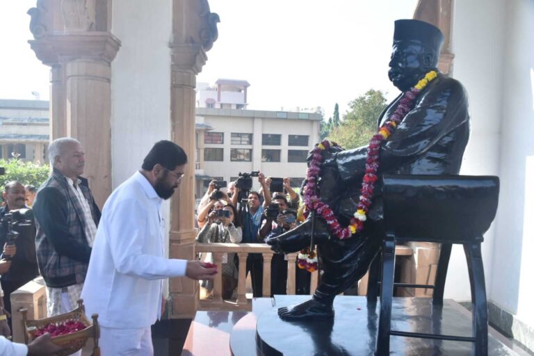 शिंदे गटाच्या आमदारांचे “संघ-बौद्धिक” ? 1 शिंदे गटाच्या आमदारांचे “संघ-बौद्धिक” ?