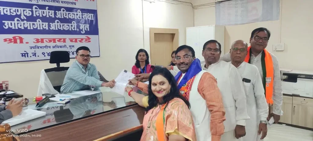 महाराष्ट्र विधानसभा निवडणूक 2024: चंद्रपूर जिल्ह्यात 57 उमेदवारांचे अर्ज दाखल – कोणत्या मतदारसंघात कोण लढणार? 3 महाराष्ट्र विधानसभा निवडणूक 2024: चंद्रपूर जिल्ह्यात 57 उमेदवारांचे अर्ज दाखल – कोणत्या मतदारसंघात कोण लढणार?